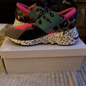Steve Madden sneakers softly used twice